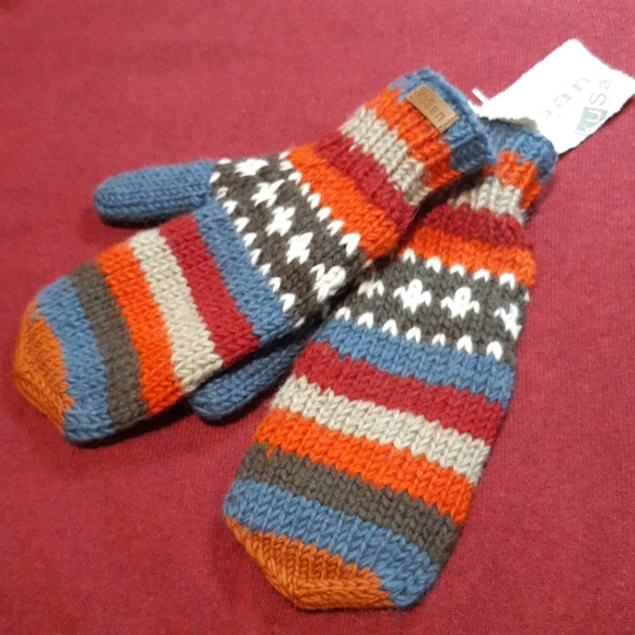 Kusan Accessories - Kusan Wool Mittens Made in Nepal